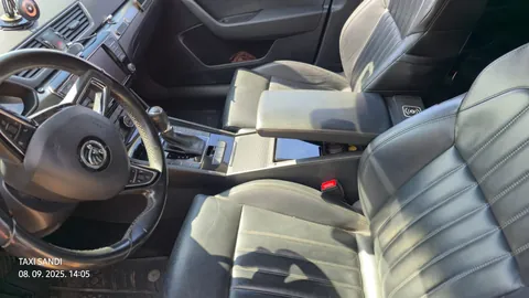 Prednji pogled uz rivu